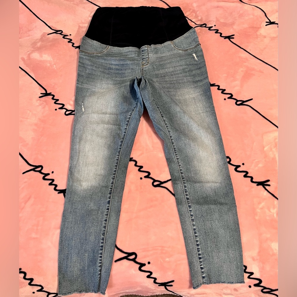 Plus size women’s maternity skinny jeans size 14. Like NEW!